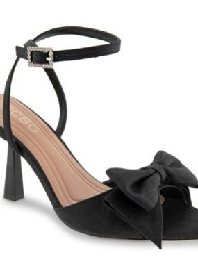 BCBGeneration Ilana Black Pump